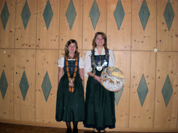 Jugend: Wurstk�nigin Sabrina Z�rcher, Sch�tzenk�nigin Christina Heckel 